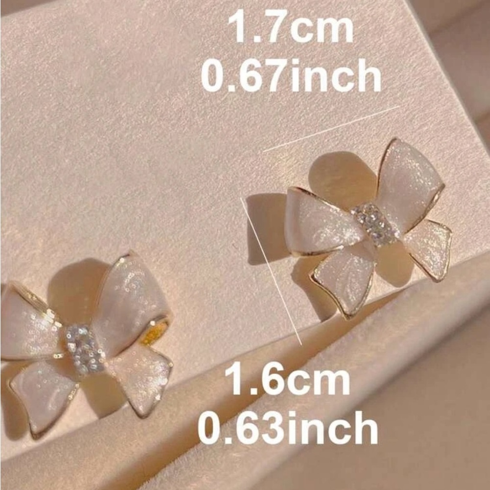 White bow stud earrings gold plated with crystals - Picture 2 of 3